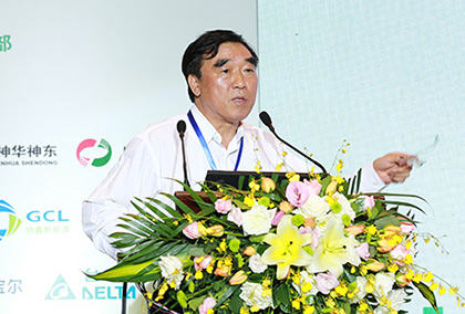 中石化原副总经理、中国工程院院士、国家地热能中心指导委员会主任曹耀峰致辞