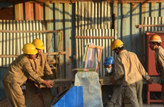 中石油员工帮助缅甸马德岛居民用上自来水