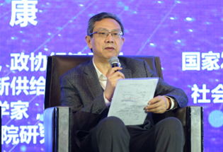 华夏新供给经济学研究院首席经济学家贾康在对话环节发言