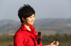 北京电视台记者做现场报道