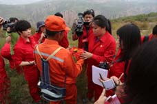 记者报道巡线工的中午饭