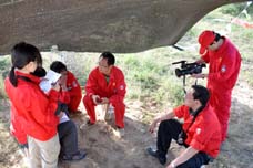 记者采访普通寻线工