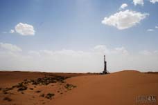 鄂尔多斯盆地耸立的钻塔