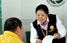 国家电网员工热心服务