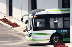 青岛运营中的电动公交车