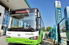 运营中的电动公交车