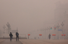 石家庄受困PM10变身“雾会”