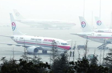 雾锁航班囧在昆明机场三日 7000旅客滞留