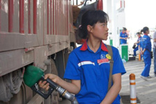 雅安地区44座加油站受损 部分煤矿破坏严重