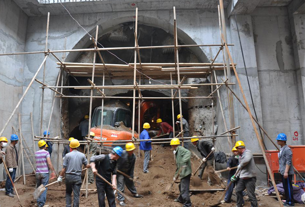 西安地铁三号线施工现场发生塌方 已发现2人死亡