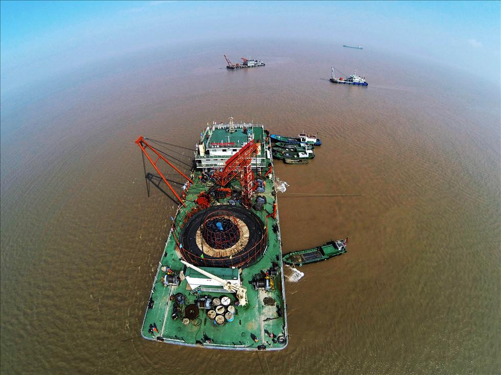 国产最长直流输电海缆敷设成功