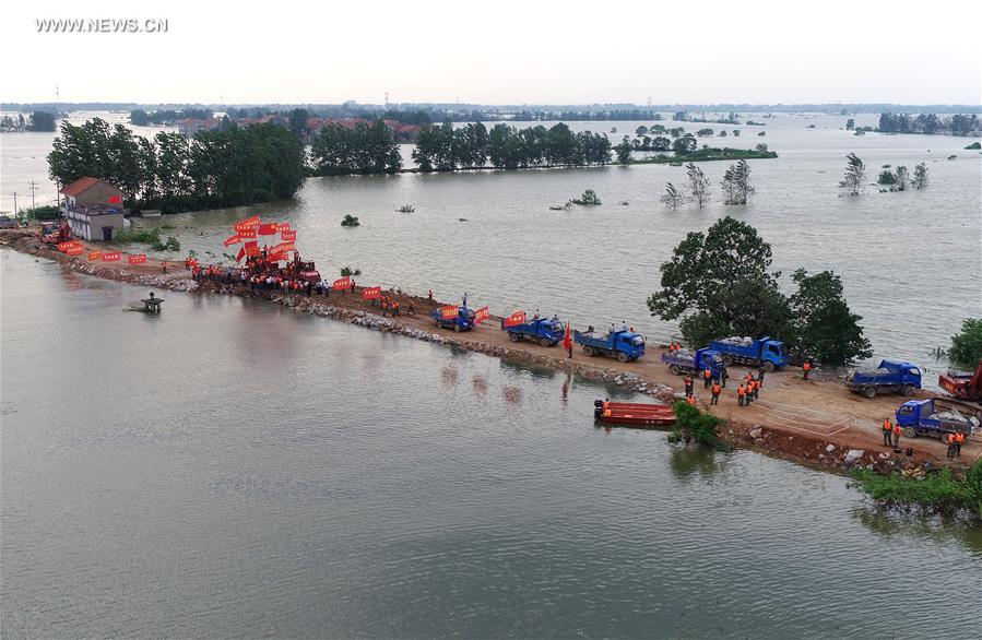 #CHINA-HUBEI-HUANGMEI-DIKE BREACH-REPAIR (CN)