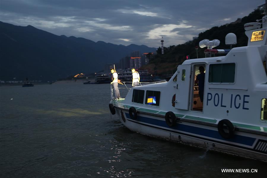 #CHINA-CHONGQING-BOAT-CAPSIZING (CN)