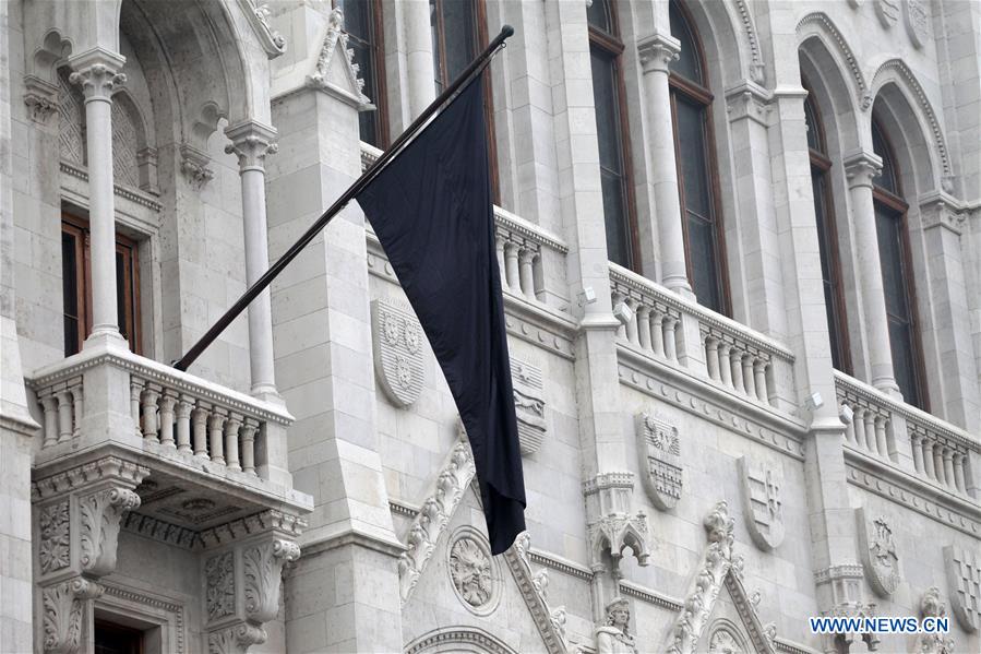 HUNGARY-BUDAPEST-BUS CRASH-MOURNING