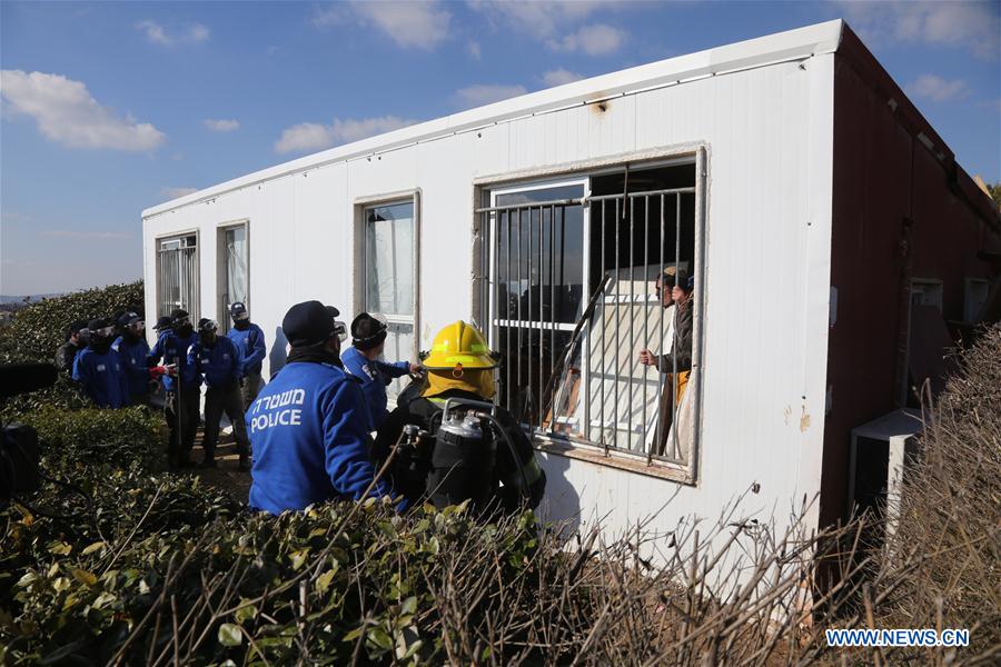 MIDEAST-WEST BANK-JEWISH OUTPOST-AMONA-EVACUATION-VIOLENCE