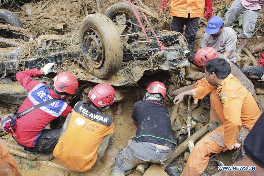 INDONESIA-WEST SUMATRA-LANDSLIDES-SEARCH AND RESCUE