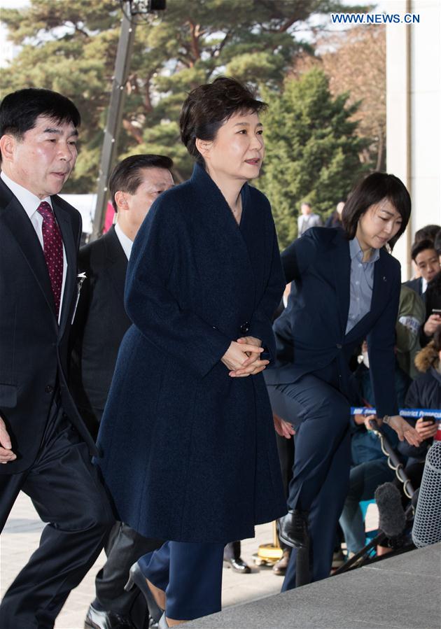 Ousted South Korean President Park Geun-hye arrives at the prosecutors' office in Seoul, South Korea, March 21, 2017. 