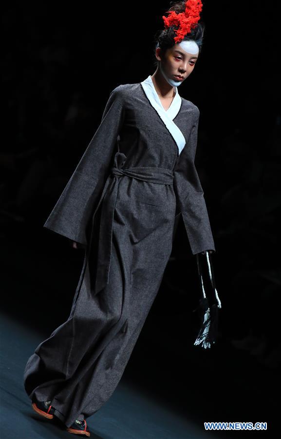 A model presents a creation at the AJ-Namo Collection Show during the China Fashion Week in Beijing, capital of China, March 30, 2017. (Xinhua/Li Mingfang) 