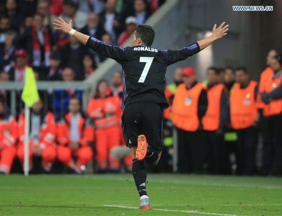 (SP)GERMANY-MUNICH-SOCCER-UEFA-BAYERN MUNICH VS REAL MADRID