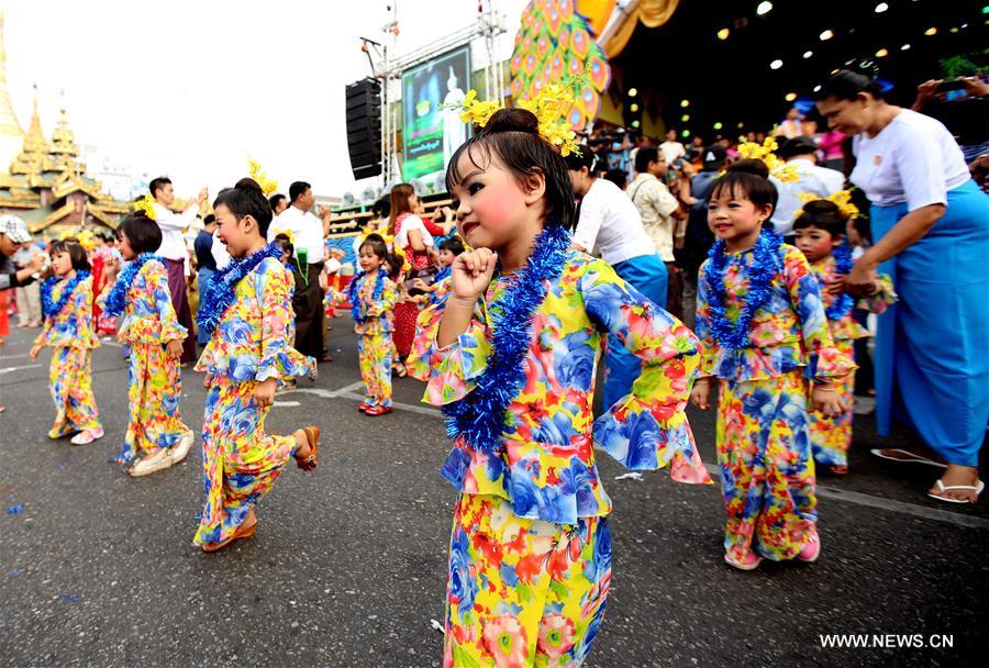 MYANMAR-YANGON-TRADITIONAL WATER FESTIVAL