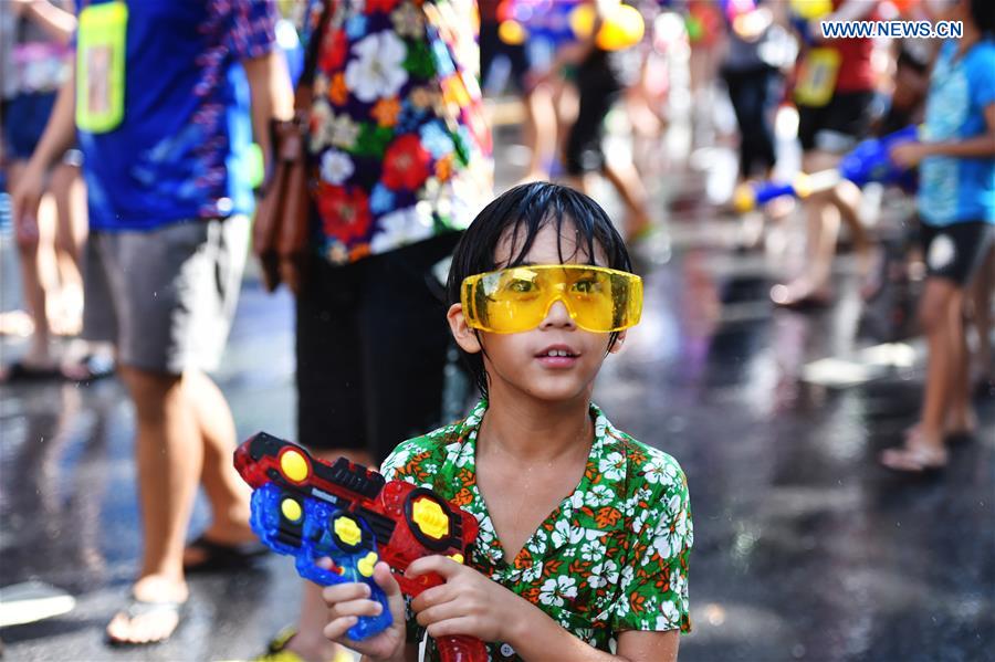 THAILAND-BANGKOK-SONGKRAN-CELEBRATION-WATER FIGHT