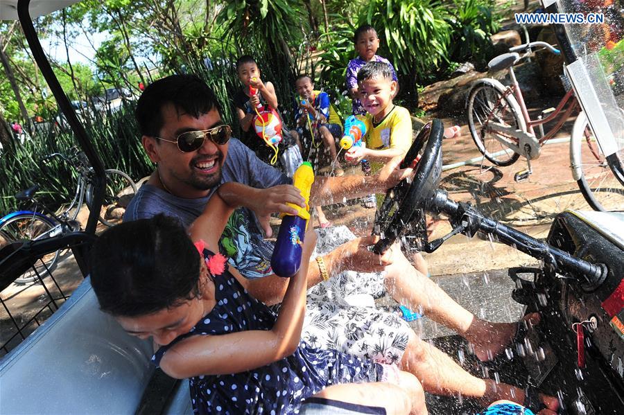 THAILAND-BANGKOK-SONGKRAN-CELEBRATION-WATER FIGHT