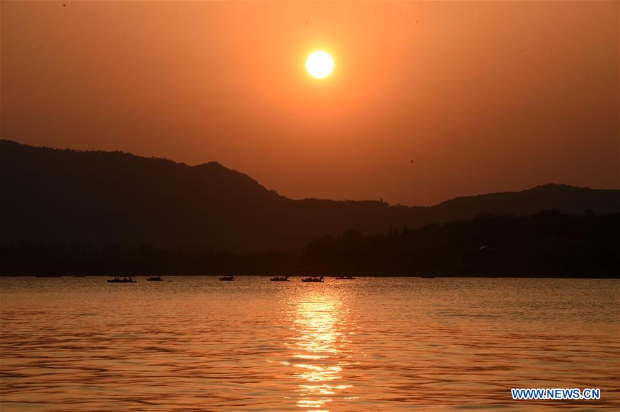 CHINA-HANGZHOU-WEST LAKE-SUNSET (CN)