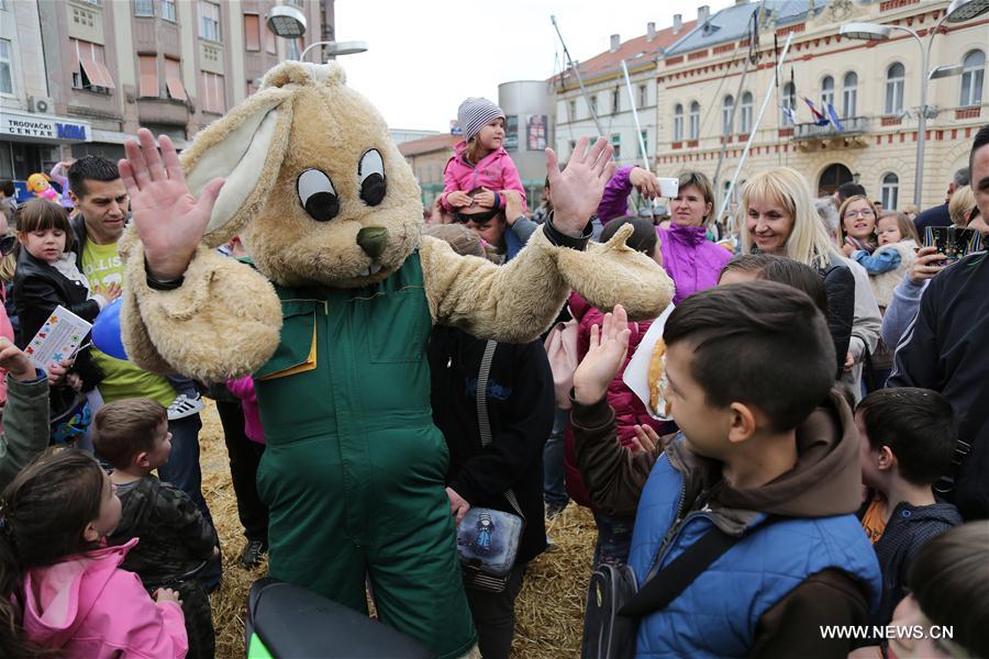 CROATIA-OSIJEK-LARGE EASTER NEST