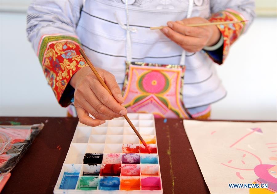 CHINA-GUIZHOU-VILLAGE-PAINTING(CN)