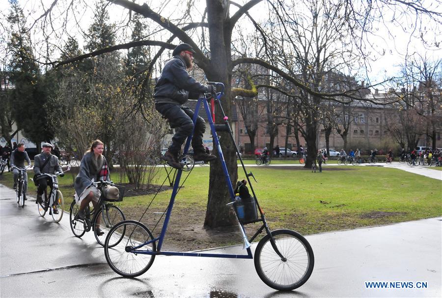 LATVIA-RIGA-TWEED RIDE