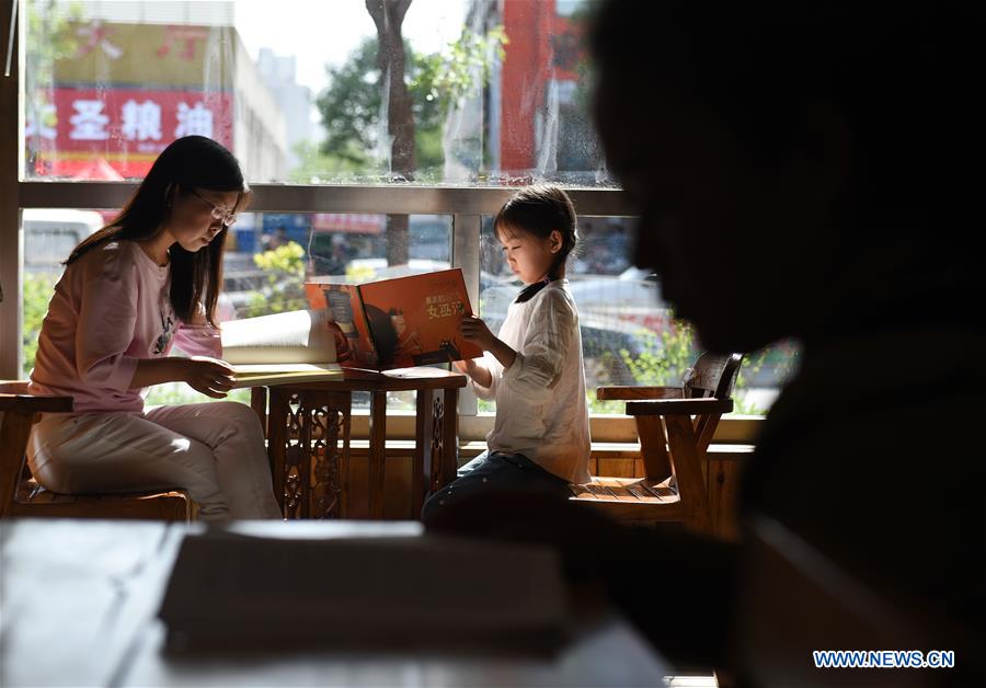 #CHINA-WORLD BOOK DAY-READING(CN)