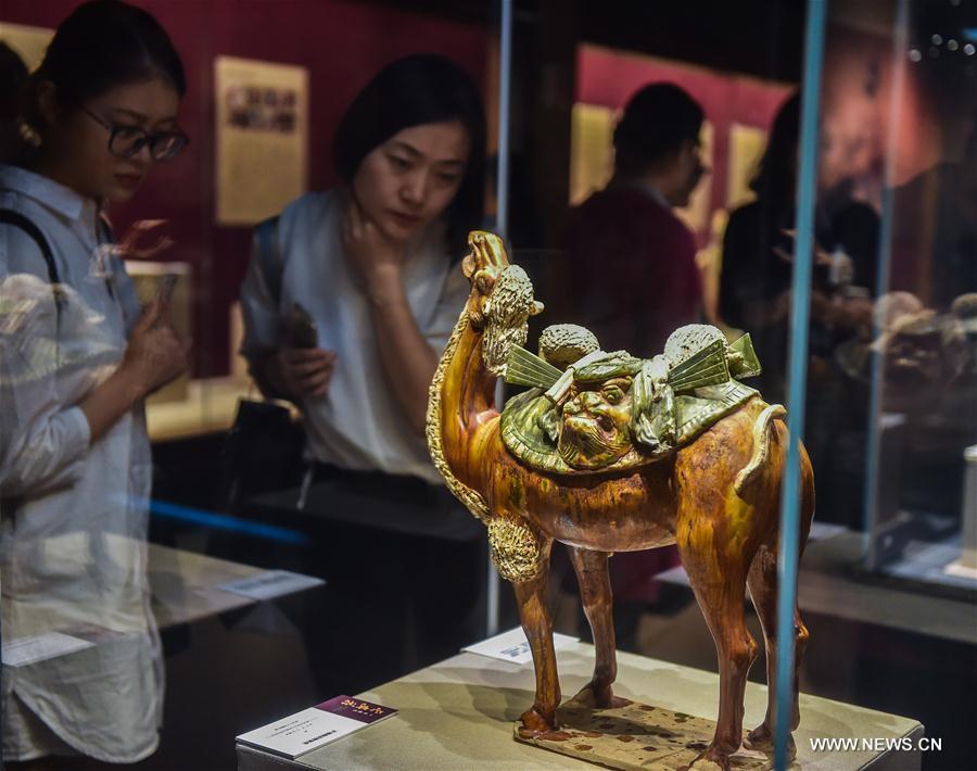 CHINA-HANGZHOU-TRI-COLOR GLAZED POTTERY (CN)