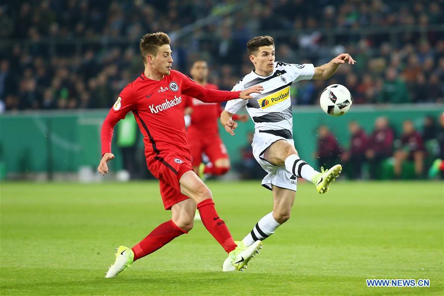 (SP)GERMANY-MOENCHENGLADBACH-SOCCER-GERMAN CUP-BORUSSIA MOENCHENGLADBACH VS EINTRACHT FRANKFURT