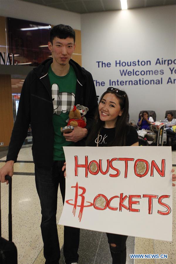 (SP)U.S.-HOUSTON-BASKETBALL-NBA-ROCKETS-ZHOU QI-ARRIVAL