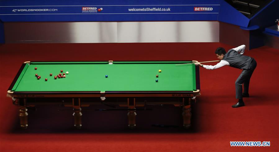 (SP)BRITAIN-SHEFFIELD-SNOOKER-WORLD CHAMPIONSHIP-SEMIFINAL-DING VS SELBY