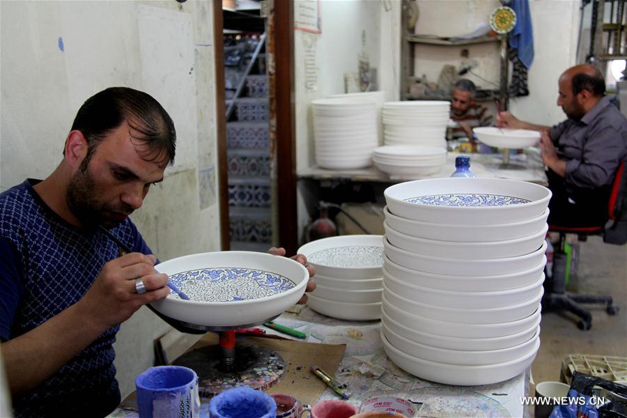 MIDEAST-HEBRON-CERAMICS