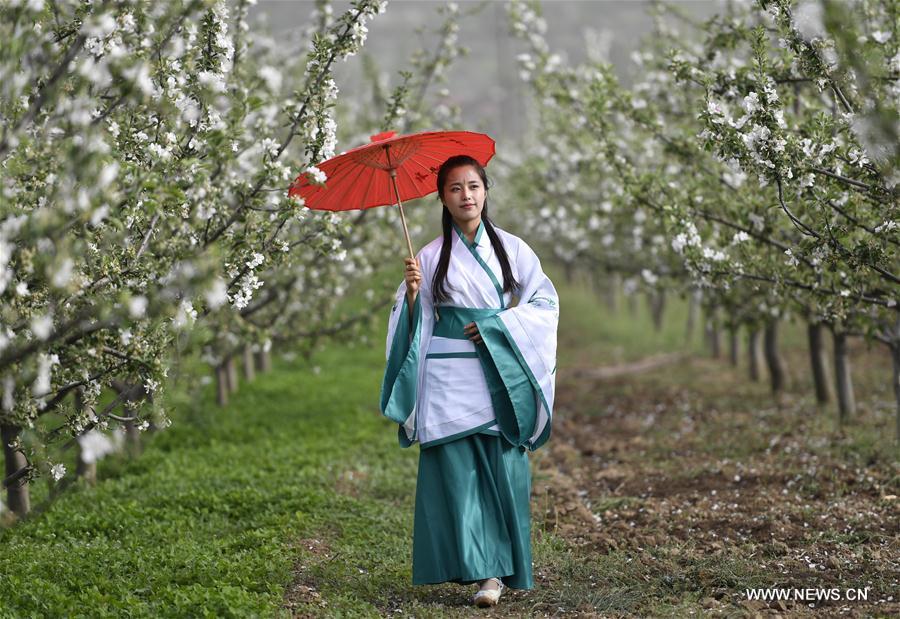 #CHINA-GANSU-TRADITIONAL COSTUME (CN)