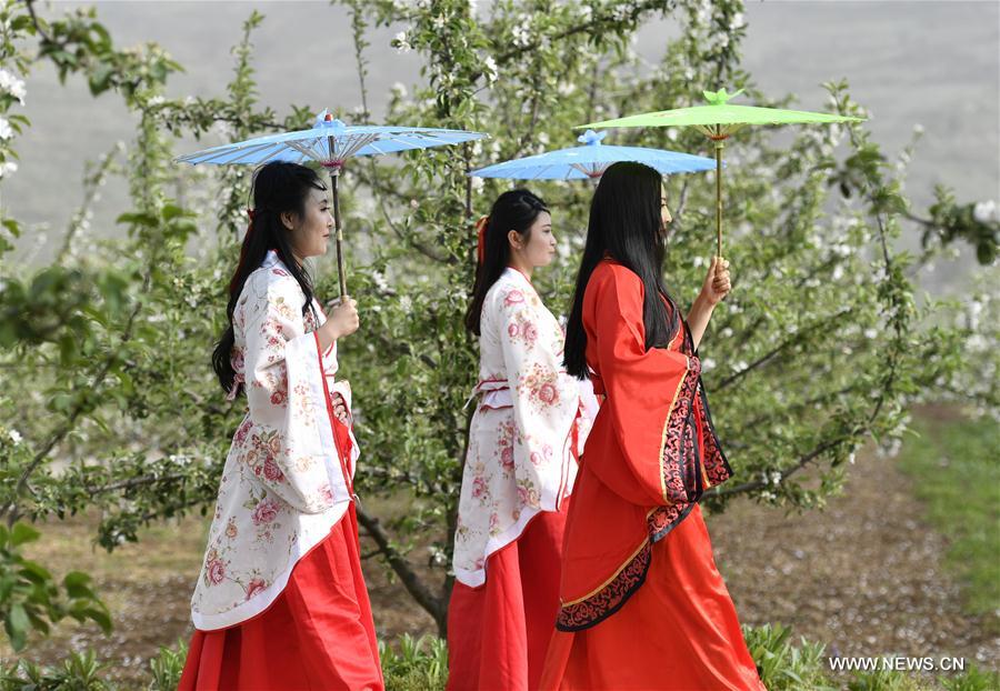 #CHINA-GANSU-TRADITIONAL COSTUME (CN)