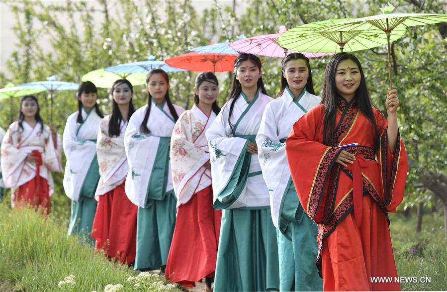 #CHINA-GANSU-TRADITIONAL COSTUME (CN)