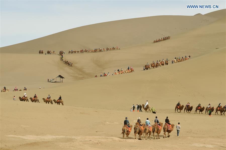 CHINA-GANSU-DUNHUANG-MINGSHA SAND MOUNTAIN-CAMEL CARAVAN(CN)