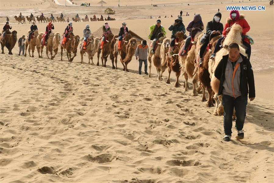 CHINA-GANSU-DUNHUANG-MINGSHA SAND MOUNTAIN-CAMEL CARAVAN(CN)