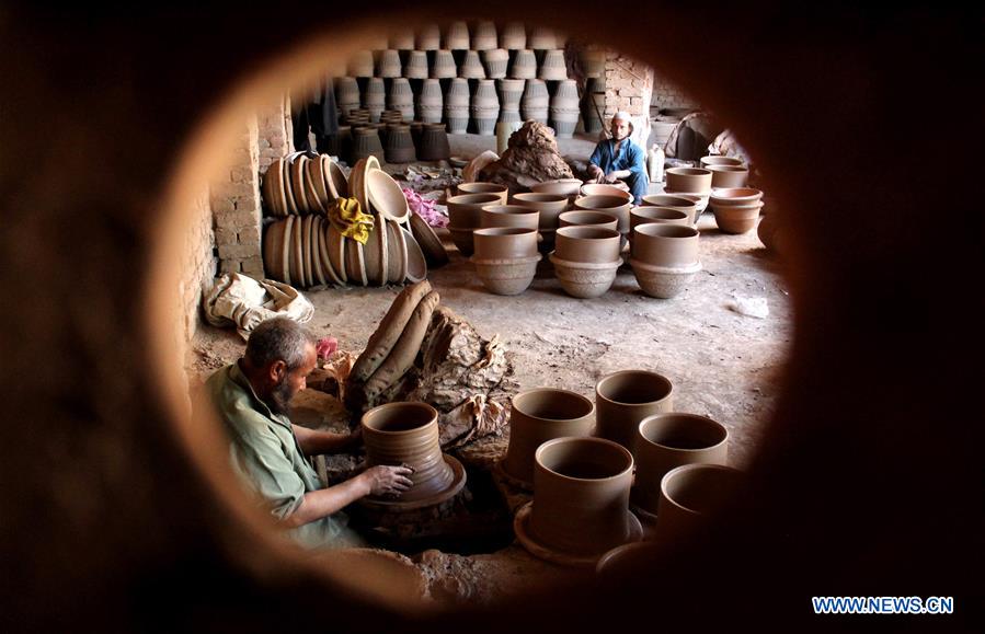 PAKISTAN-PESHAWAR-POTTERY