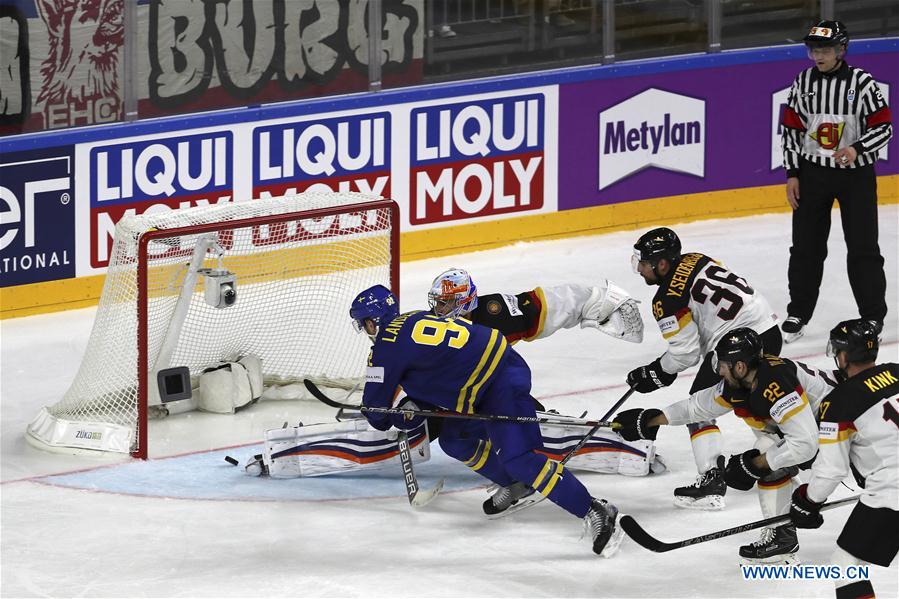 (SP)GERMANY-COLOGNE-ICE HOCKEY-WORLD CHAMPIONSHIPS-PRELIMINARY ROUND-GER VS SWE