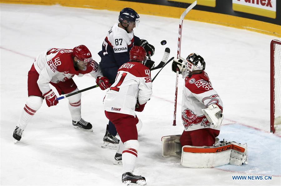 (SP)GERMANY-COLOGNE-ICE HOCKEY-IIHF-WORLD CHAMPIONSHIP-PRELIMINARY ROUND-SVK VS DEN