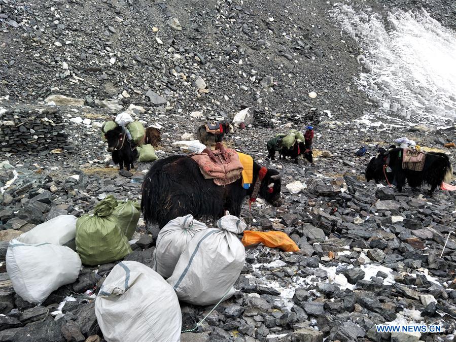 CHINA-MOUNT QOMOLANGMA-CLEANING CAMPAIGN (CN)