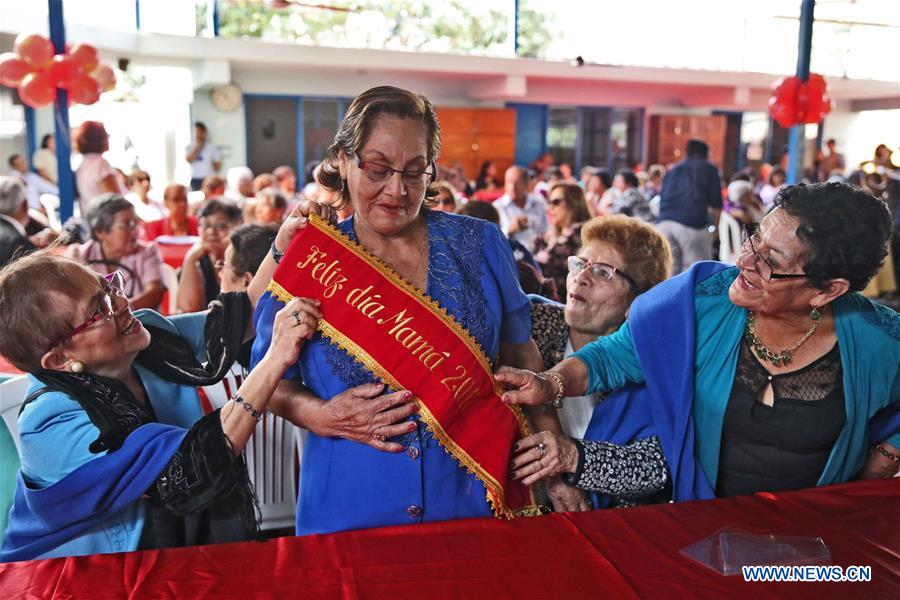 PERU-LIMA-MOTHER'S DAY