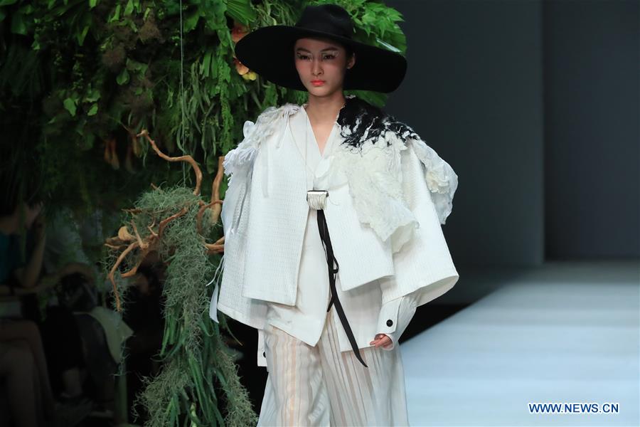 CHINA-BEIJING-GRADUATE FASHION WEEK (CN) 