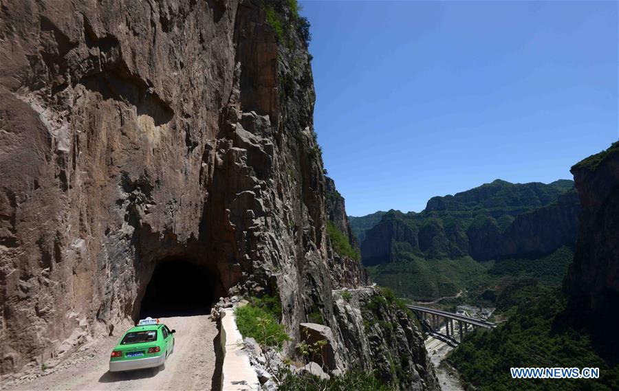 #CHINA-SHANXI-PINGSHUN COUNTY-ROAD ON CLIFFS (CN)