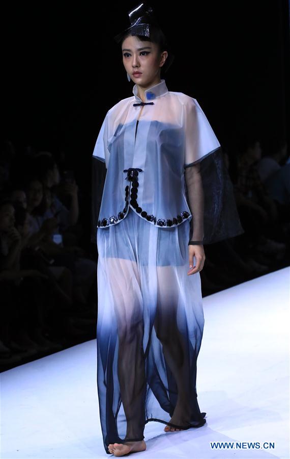 CHINA-BEIJING-GRADUATE FASHION WEEK (CN)