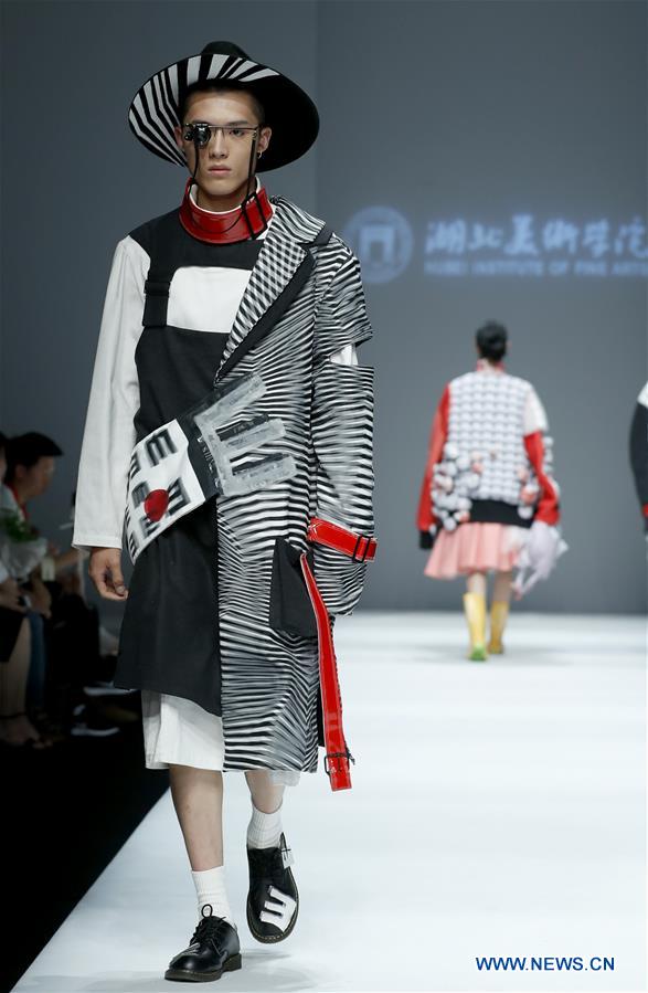 CHINA-BEIJING-GRADUATE FASHION WEEK (CN)